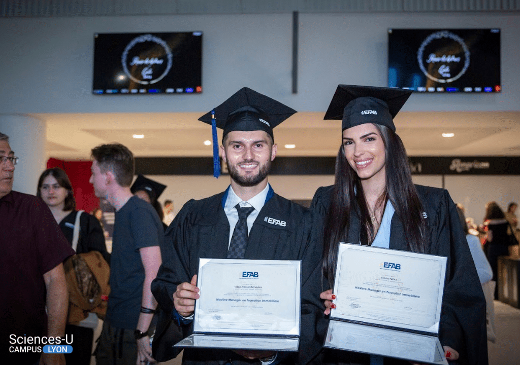 Étudiants diplômés